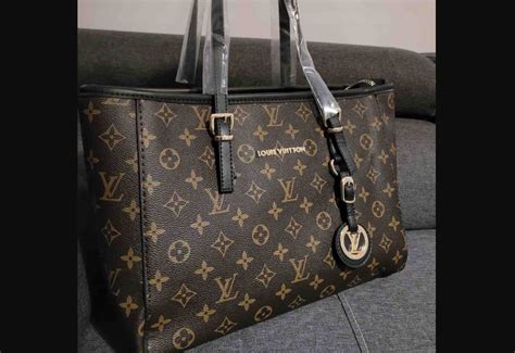 czy torebki louis vuitton sa warte ceny|Louis Vuitton monogram black.